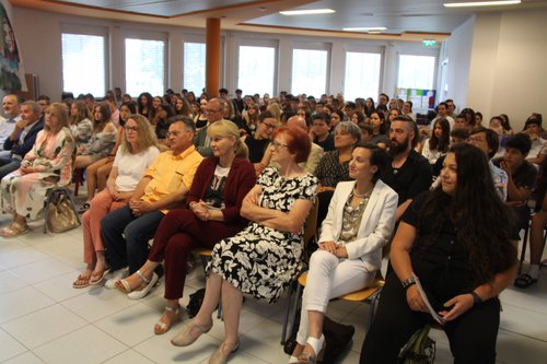 Diskusija na podiju u gimnaziji u Borti: Već jezikov - već šansov